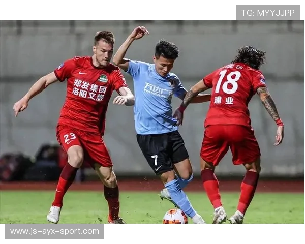 中超冬窗抢人大战一触即发：豪门纷争幕后玄机解读