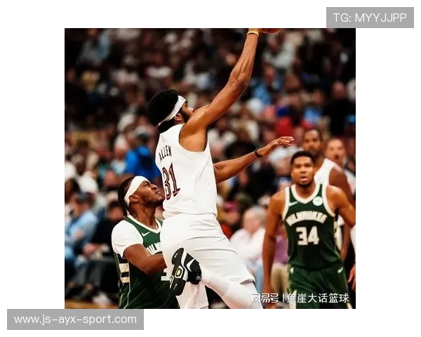 扬尼斯篮下两记暴扣，雄鹿在关键时刻反超